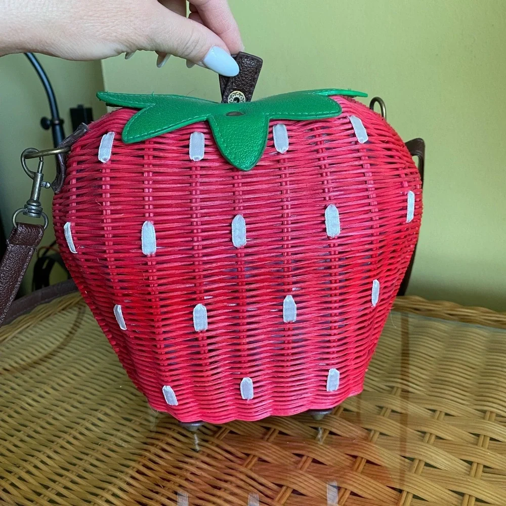Strawberry Wicker Bag - Red and Green - Picture 1 of 5